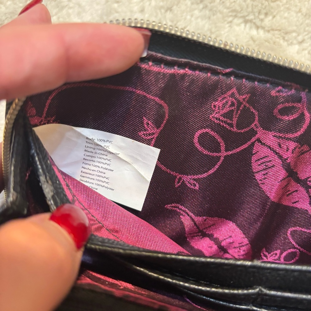 Betsey Johnson Wallet Black Cream Striped Wristlet Faux Leather Ziparound FLAWS - Picture 16 of 16